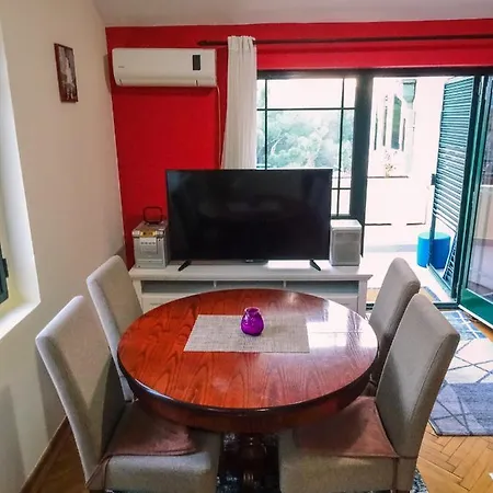 Apartman Vuk's 5 Min From The Two-bedroom Budva