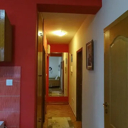 Apartamento Vuk's 5 Min From The Two-bedroom Budva